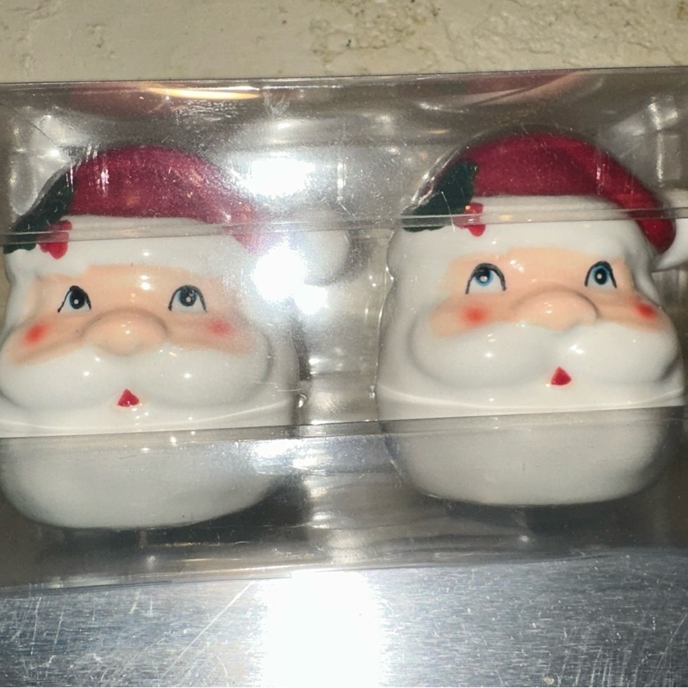 Santa Claus Salt and Pepper Shakers new
